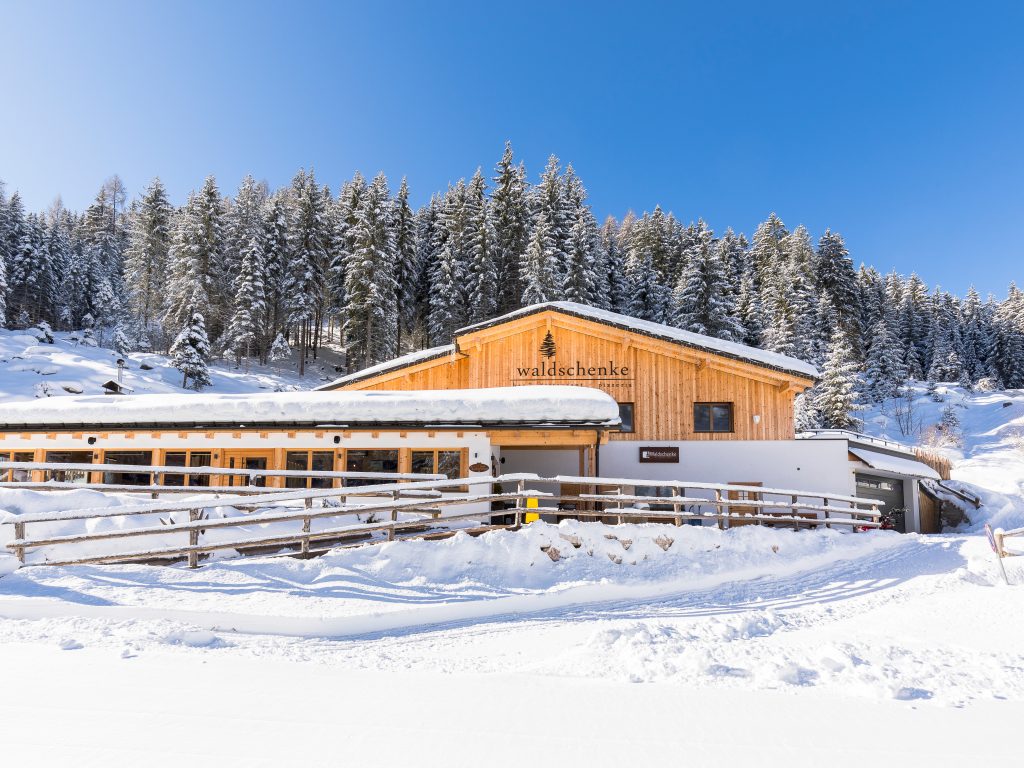Waldschenke im Winter – von außen